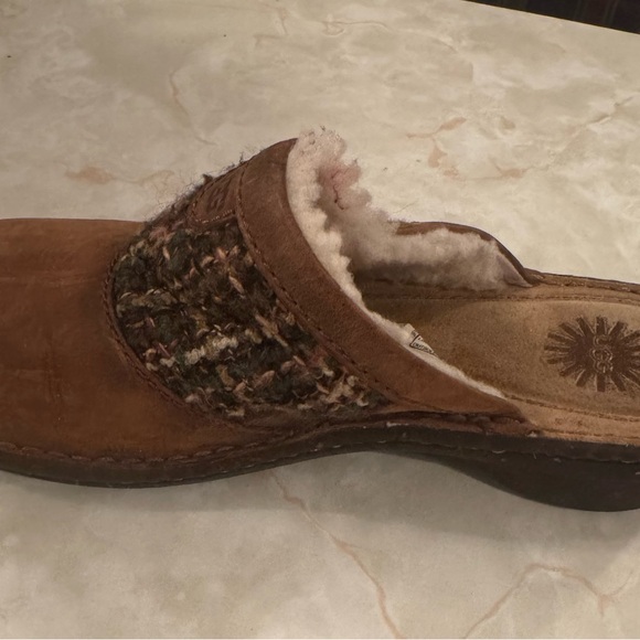 UGG Australia Leather Mules w/ Wool details and Genuine Sheepskin lining! EUC - Picture 7 of 10